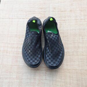 Oofos OOmg eeZee Low Slip on